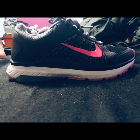 Nike women’s size 6 Nike Dart Athletic Shoes - Picture 6 of 7